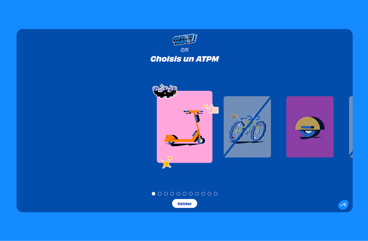 Un écran de sélection permettant de choisir un mode de transport, sur lequel un scooter électrique apparaît en surbrillance parmi d'autres options, avec un bouton Valider en bas de l'écran.