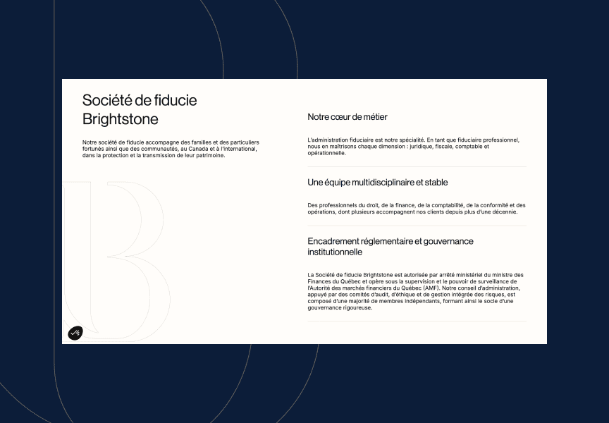 Une présentation professionnelle de Brightstone, une société fiduciaire, met en avant ses services, son expertise principale, son équipe pluridisciplinaire et sa gouvernance institutionnelle sur un fond blanc et bleu marine.