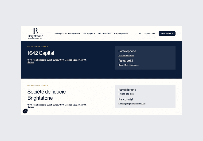 Capture d'écran de la page « Contact » du site de Brightstone, présentant deux agences avec leurs adresses, numéros de téléphone et adresses e-mail en français et en anglais, sur un fond blanc et bleu foncé.